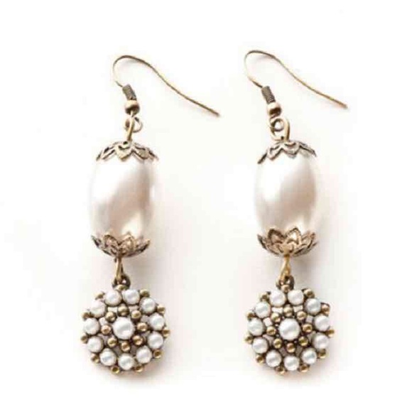 AUCTION PRICE👩🏻‍⚖️ Floral Beaded Vintage Style Earrings Kelly Rae - Picture 1 of 1